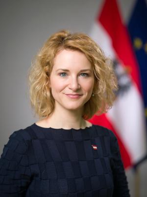 Portrait Eva-Maria Holzleitner
