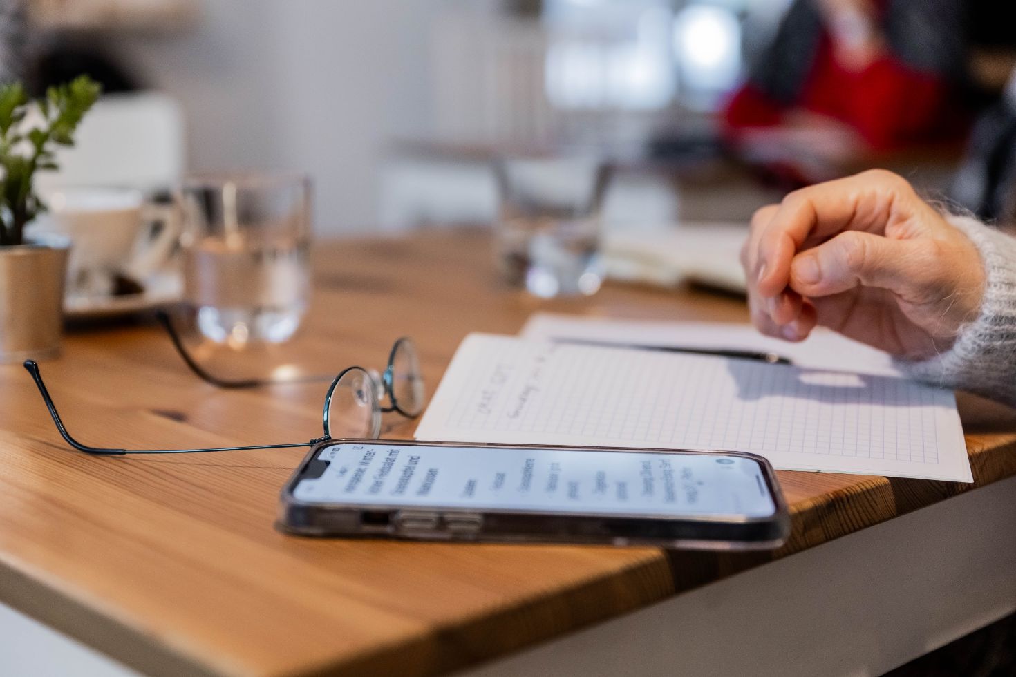 Digital Überall Workshop, Hand mit Smartphone