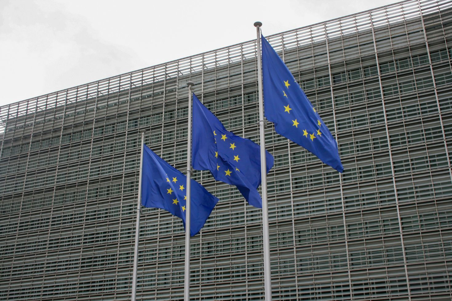 EU Gebäude mit EU Flaggen