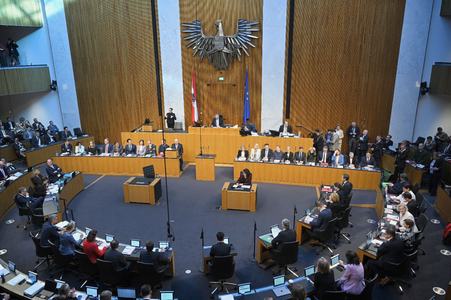 11. Sitzung des Nationalrates in der 28. Gesetzgebungsperiode - Erklärungen des Bundeskanzlers, des Vizekanzlers und der Bundesministerin für europäische und internationale Angelegenheiten