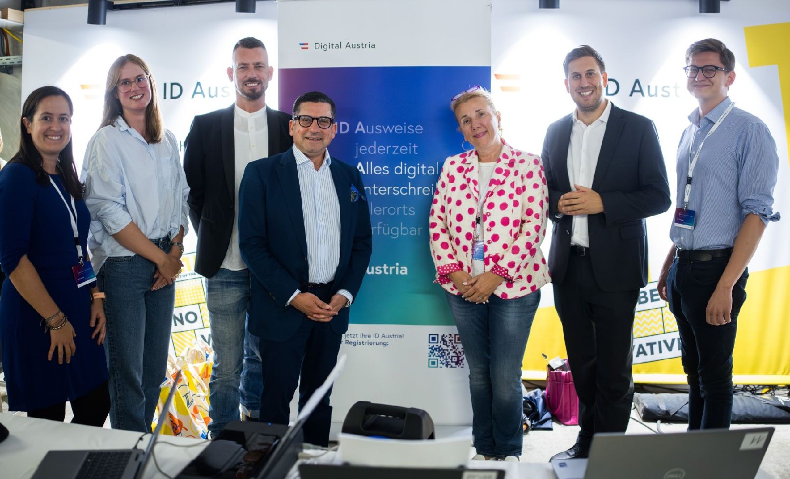 Am 10. September 2025 nahm Staatssekretär Alexander Pröll (2.v.r.) an der Eröffnung der Billa Innovationsmesse teil. Im Bild beim ID-Austria Stand mit dem Vorstandsvorsitzenden der Billa AG Erich Szuchy (4.v.r.).