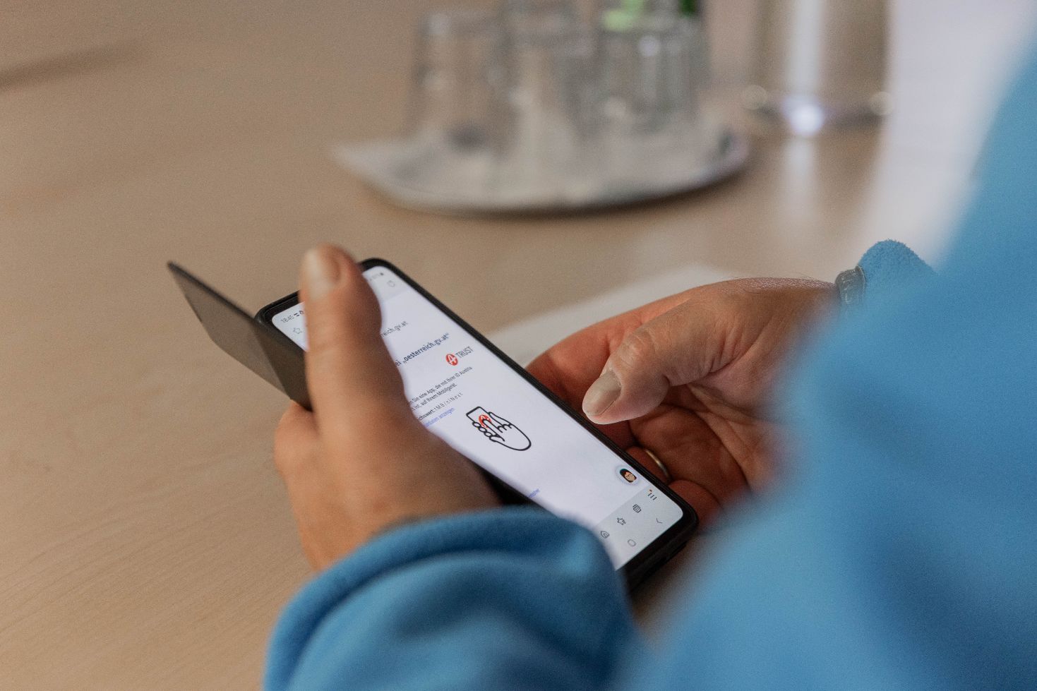 Smartphonebildschirm mit ID Austria