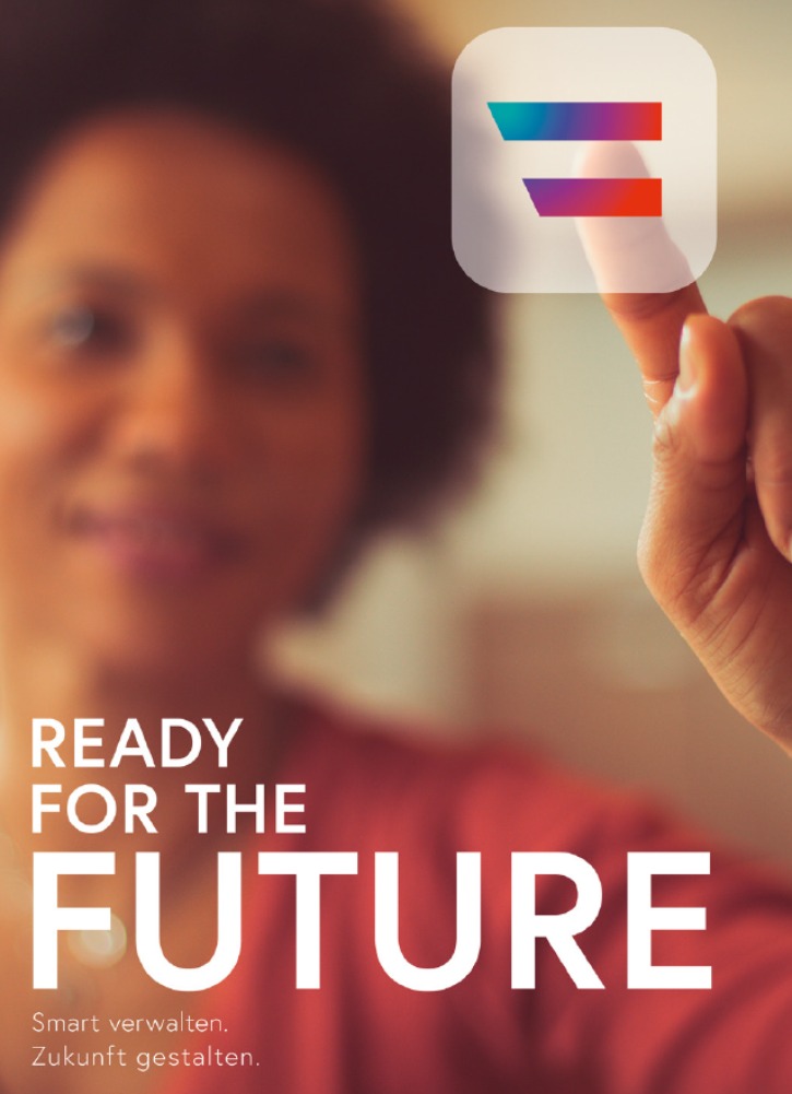 Mädchen zeigt mit dem Zeigefinger auf den Button Bunte Fahne von Digital Austria. Text Ready for the Future Smart verwalten. Zukunft gestalten. © BBDO Wien - BBDO Wien