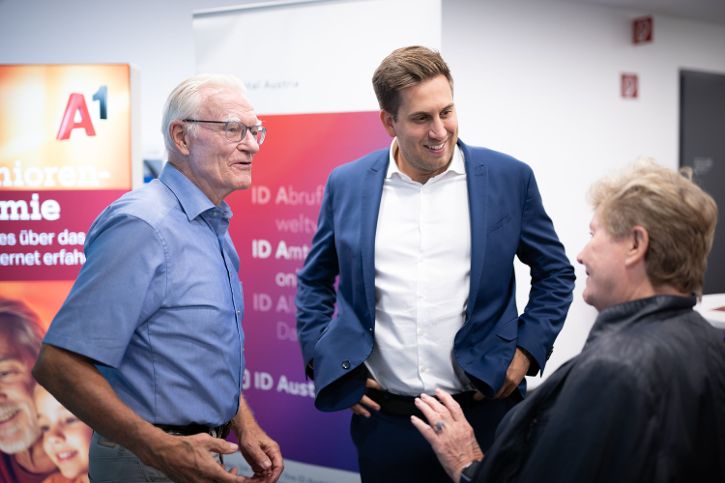 Am 17. September 2025 besuchte Staatssekretär Alexander Pröll (m.) die A1 Seniorenakademie. © Paul Gruber  - BKA 