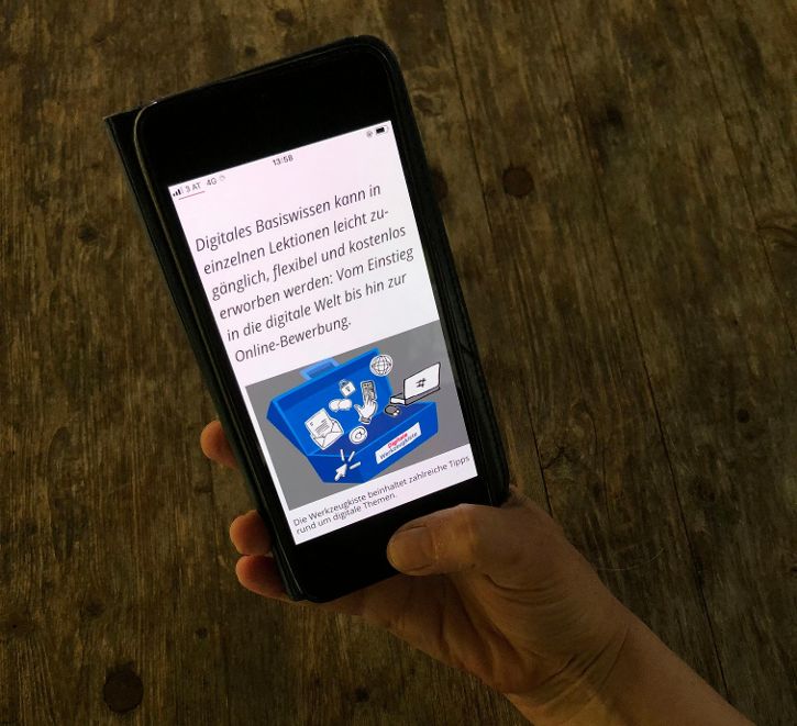 Bildschirm eines Smartphones © Könighofer - Digitale Werkzeugkiste - Arbeit PLUS