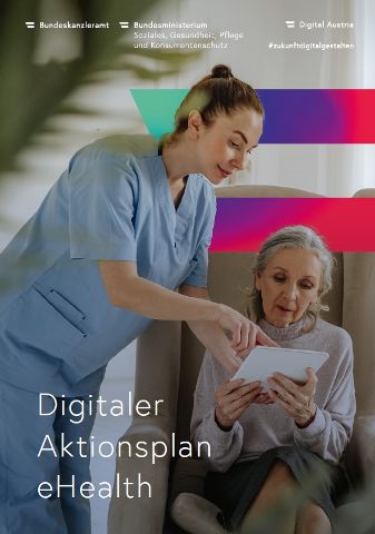 Junge Frau in ärtzlicher Arbeitskleidung erklärt sitzender älterer Dame etwas mittels elektronischem Tablet.