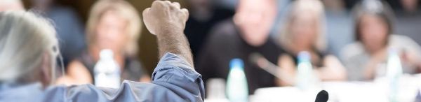 hitzige Debatte in einem Geschäftstreffen