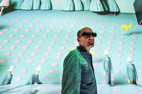 Digital Austria Act für Thema Ziele und Grundsätze. Grafische Lösung mit Mann steht vor einer Wand mit einer VR-Brille. © Philipp Greindl  - Foto apa 