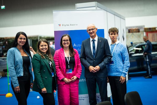 Kolleginnen des BKA bei der ID Austria Servicetour auf der Herbstmesse Innsbruck