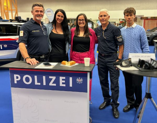 ID Austria Servicetour bei der Herbstmesse in Innsbruck gemeinsam mit "Gemeinsam.sicher" von der Polizei
