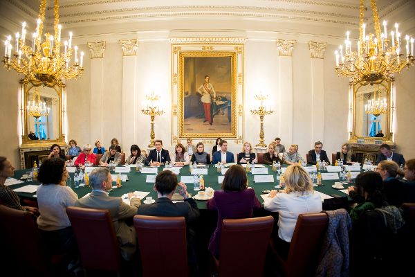 Roundtable "She goes AI": Am 29. Oktober 2025 lud Staatssekretär Alexander Pröll gemeinsam mit Bundesministerin Eva-Maria Holzleitner zu einem Roundtable zum Thema ?She goes AI?. © Christopher Dunker  - BKA 