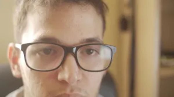 Bild zeigt Gesicht eines Mannes mit Brille