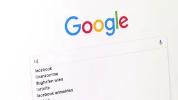 Suchmaske von google.at mit Suche und Autovervollständigung