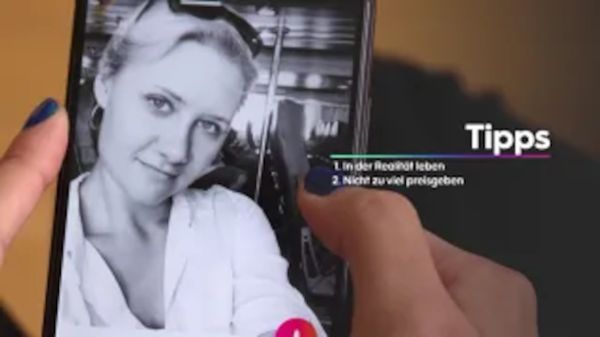 Datingprofil auf einem Smartphone mit dem Text Tipps eingeblendet