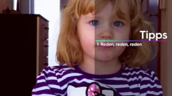 Kleines Kind mit eingeblendetem Text Tipps im Vordergrund