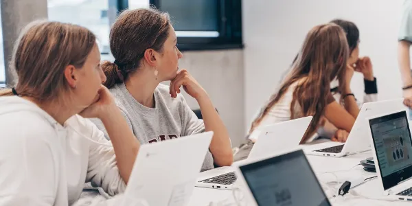 DYNATRACE Codes & Future &copy;  https://www.jugendservice.at/fileadmin/_processed_/f/0/csm_Foto-15_2e5feecc74.jpg 
