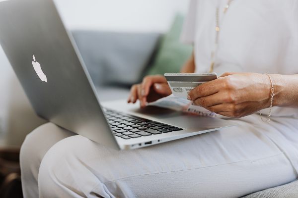 Online-Shopping © Karolina Grabowska  - Pexels 