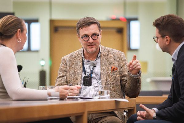 Podcast: Digitale Chancengleichheit mit Dr. Steinmaurer (RTR) & Patrick Reisinger (OeAD) © Arman Rastegar 