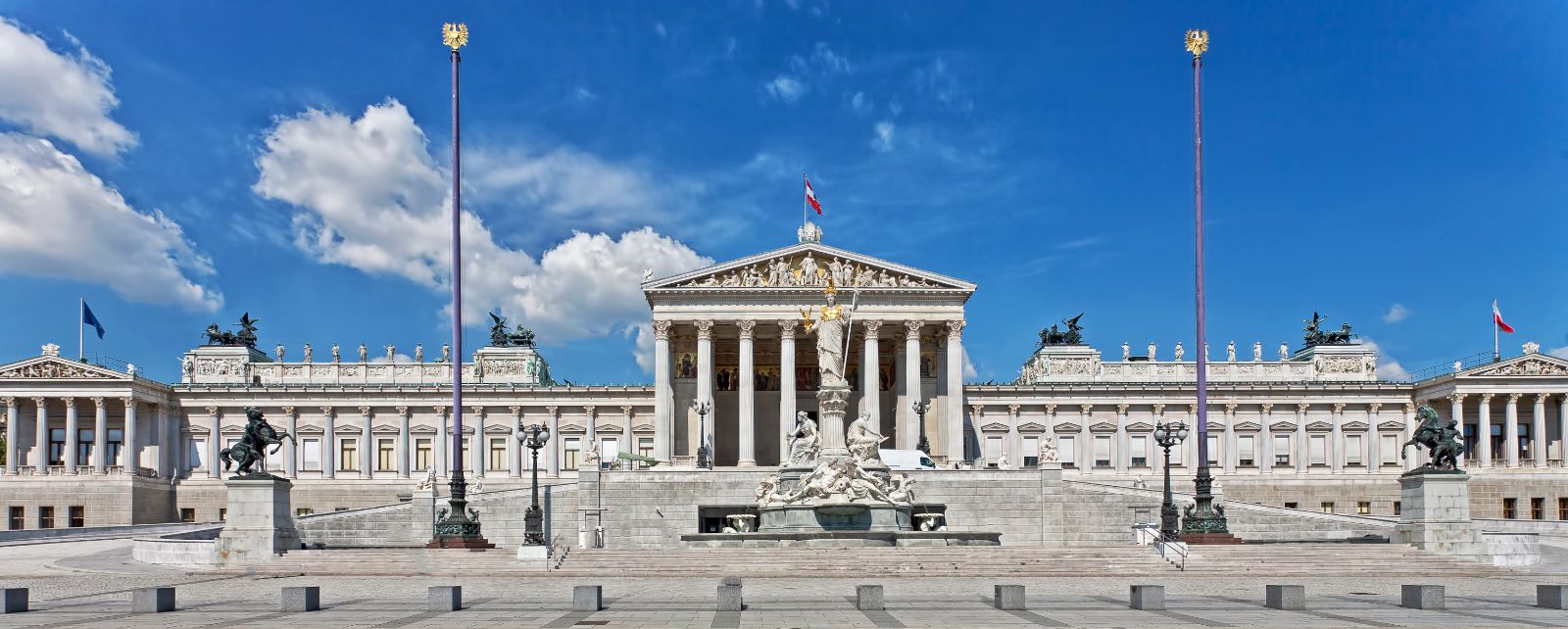 Außenaufnahme auf das österreichische Parlament © Visual Intermezzo - Adobe Stock