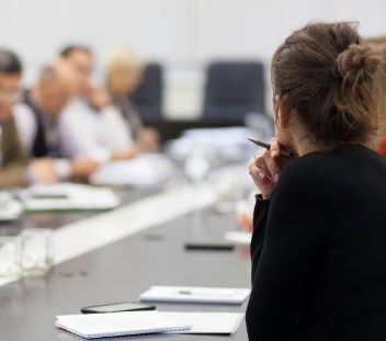 Geschäftsmeeting © aerogondo  - AdobeStock_124341248 