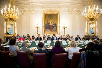 Roundtable "She goes AI": Am 29. Oktober 2025 lud Staatssekretär Alexander Pröll gemeinsam mit Bundesministerin Eva-Maria Holzleitner zu einem Roundtable zum Thema ?She goes AI?. © Christopher Dunker  - BKA 