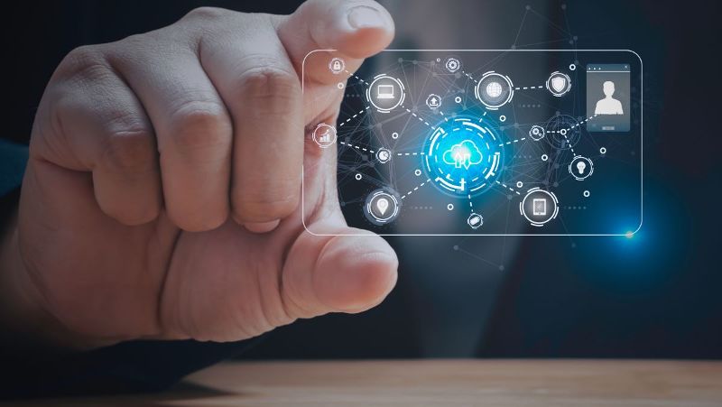 Hologramm mit Übersicht eines digitalen Ausweises und deren vernetzten Services. © Apichet  - AdobeStock 
