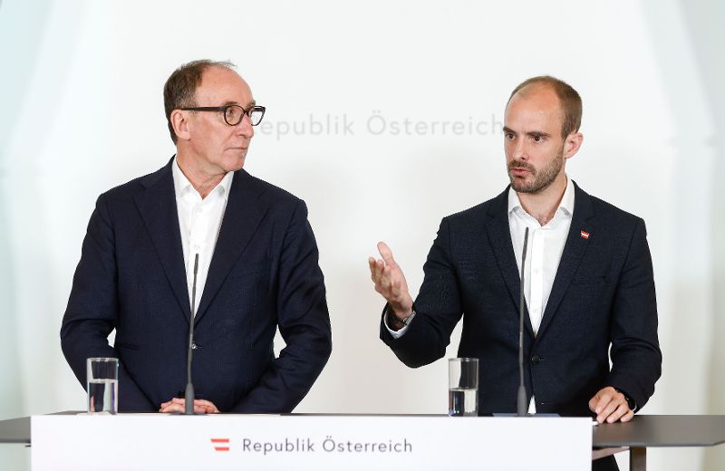 Am 1. Juni 2023 nahmen Bundesminister Johannes Rauch (l.) und Staatssekretär Florian Tursky (r.) am Pressefoyer nach dem Ministerrat teil.