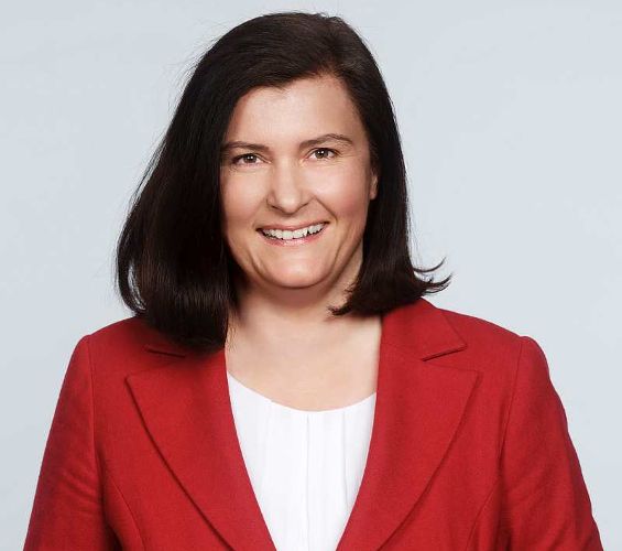 Das Bild zeigt Verena Krawarik, Mitglied des KI-Beirat des österreichischen Bundesregierung.